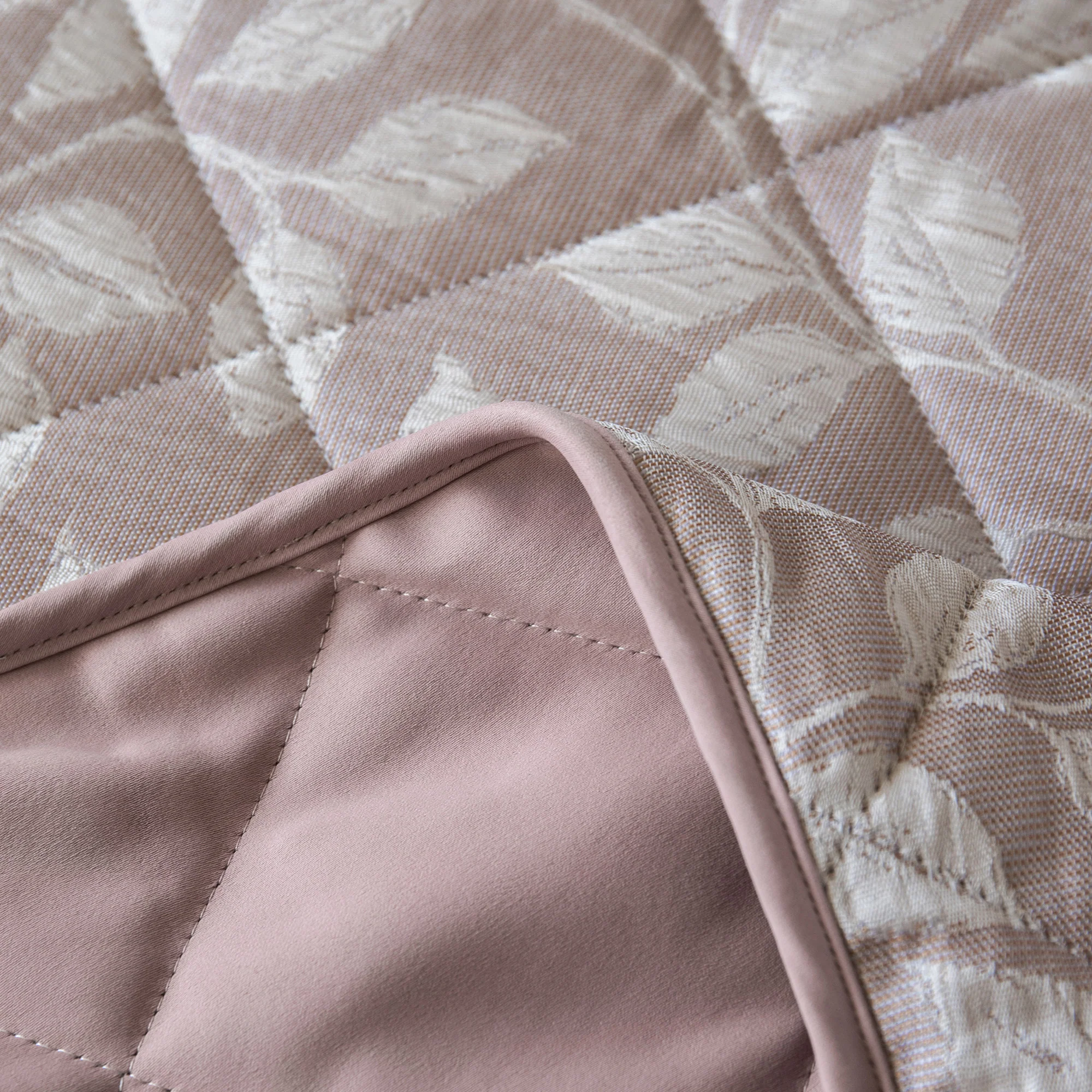 Velosso Luxury Jacquard Leaves Blush Quilted Bedspread Set - Image 3