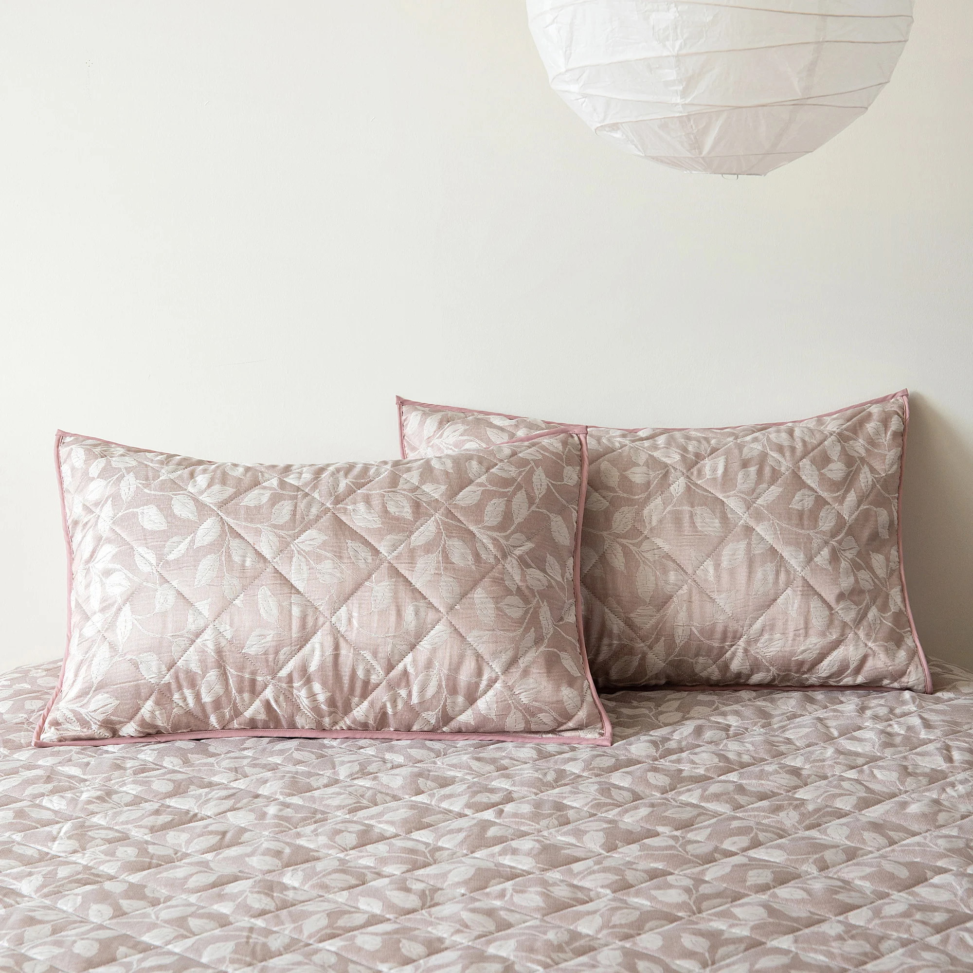 Velosso Luxury Jacquard Leaves Blush Quilted Bedspread Set - Image 5