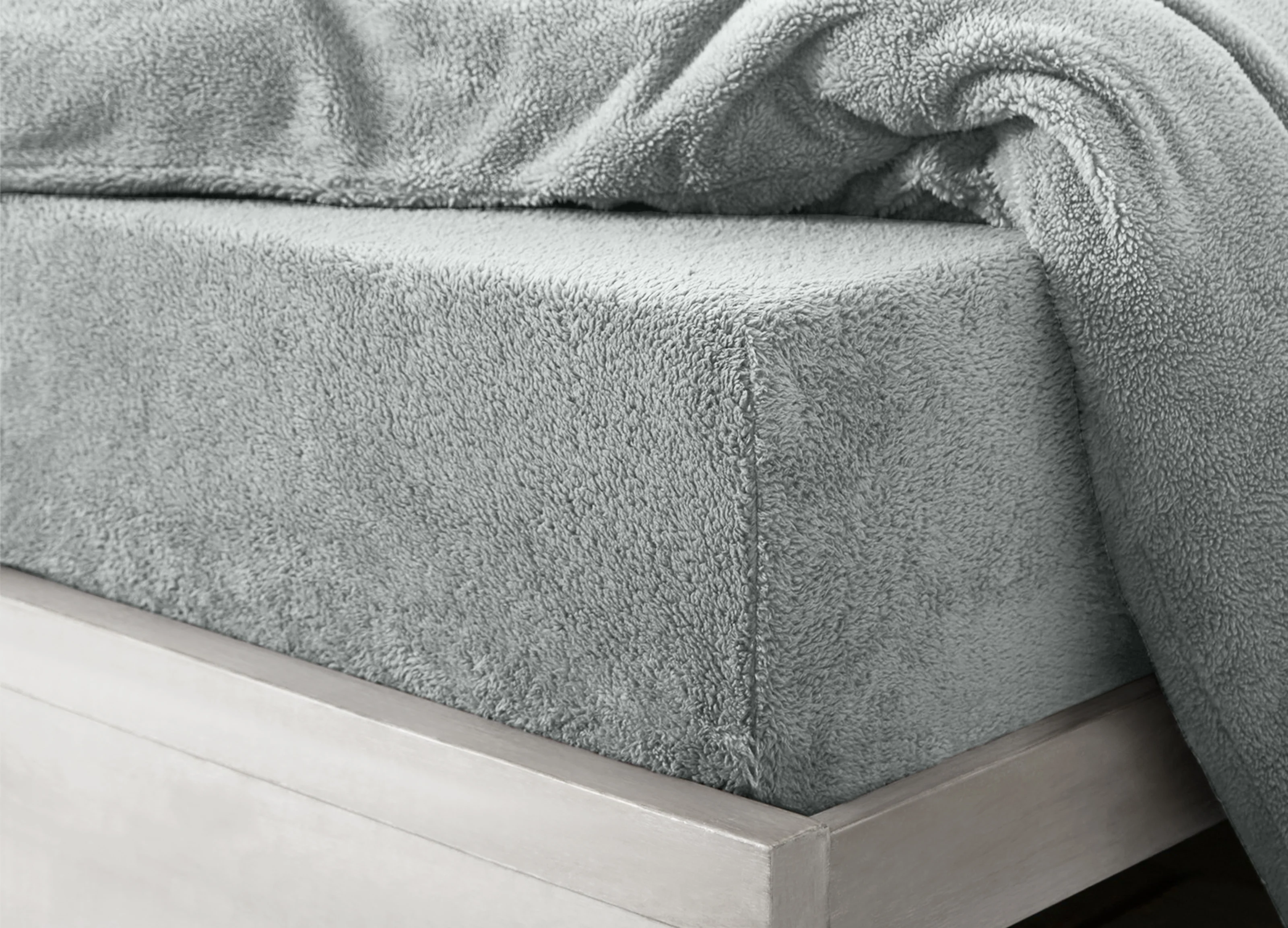 Velosso Silver Teddy Fleece Fitted Sheet