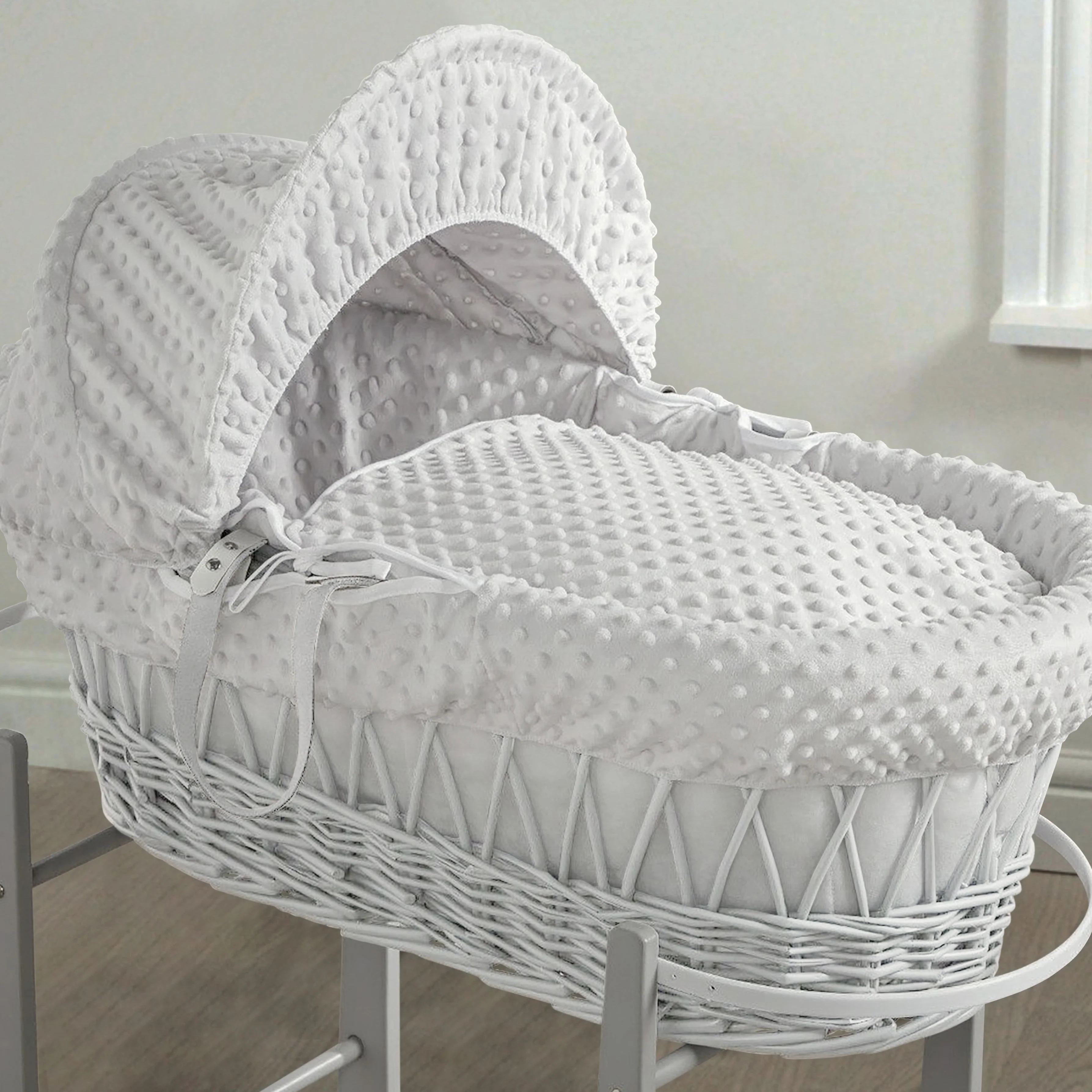 My Little World White Wicker Basket & White Popcorn Dressing