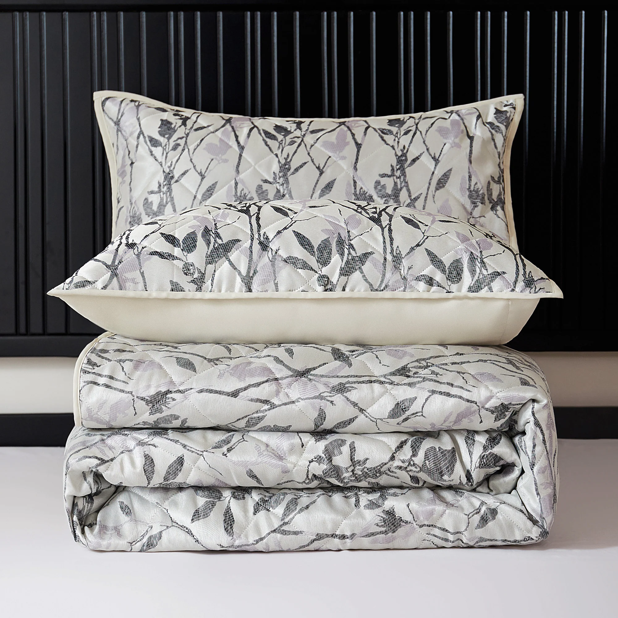 Velosso Luxury Wilder Lilac Jacquard Leaves Trail Quilted Bedspread Set - Image 2
