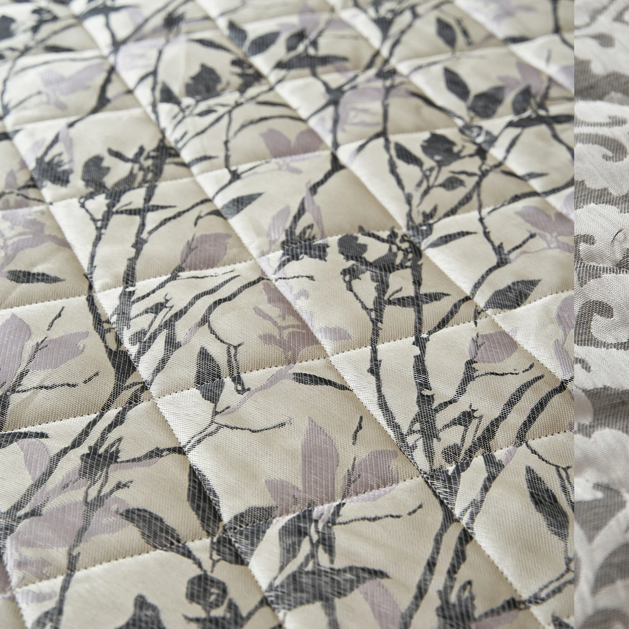 Velosso Luxury Wilder Lilac Jacquard Leaves Trail Quilted Bedspread Set - Image 4